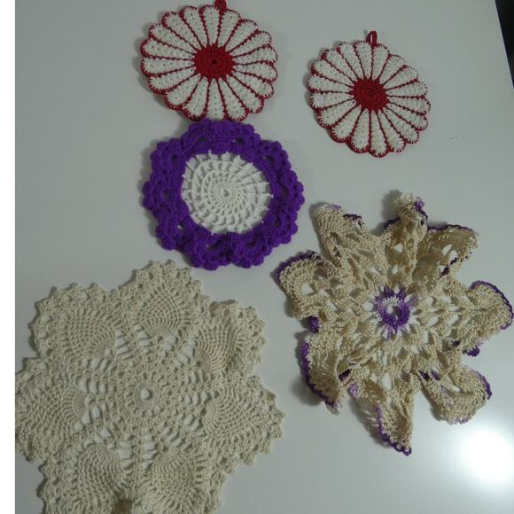 Vintage Handmade 2 Potholders 3 Doilies Crocheted Grandma Cottage Core - Picture 1 of 5